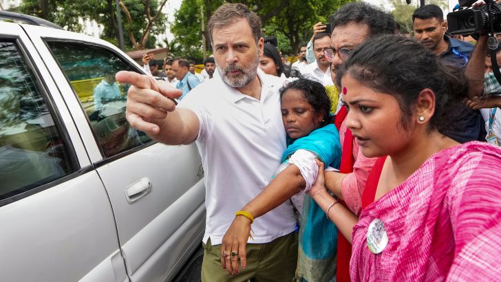 https://salarnews.in/public/uploads/images/newsimages/maannewsimage11082025_153456_Rahul Gandhi march to EC.jpg